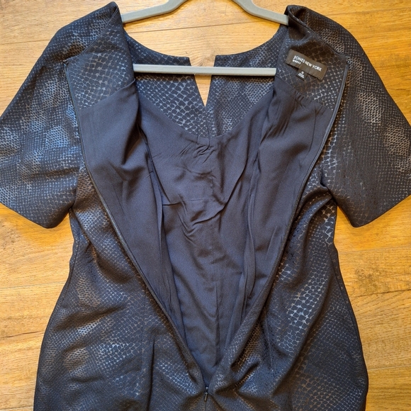 Jones New York tailored Black Snakeskin Midi Dress sz 10 - Picture 5 of 15